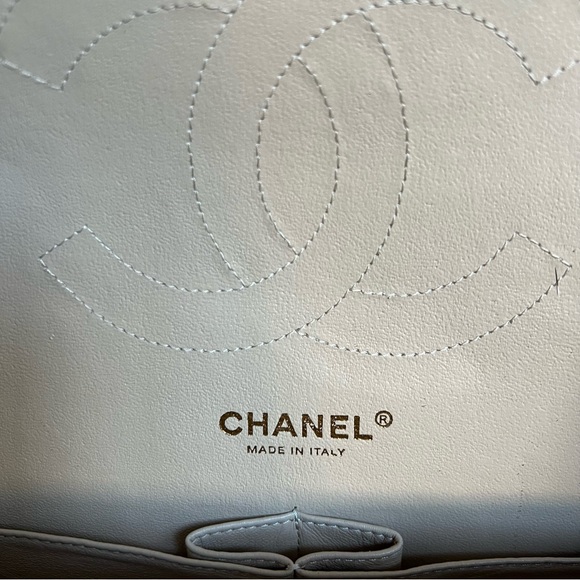 Chanel Classic Jumbo Flap - Picture 6 of 11